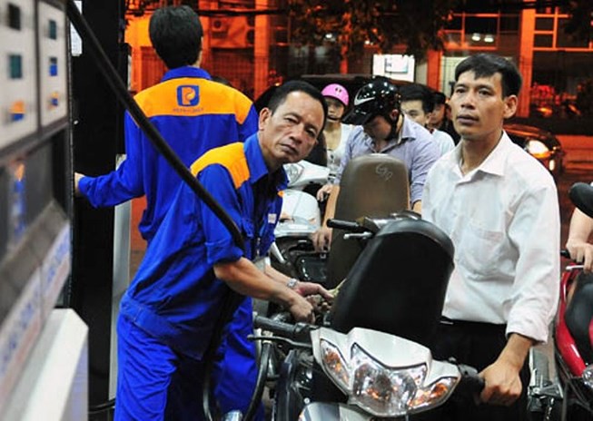 Nóng tuần qua: Giá xăng dầu tại Việt Nam đồng loạt giảm lần thứ 4 liên tiếp - 1