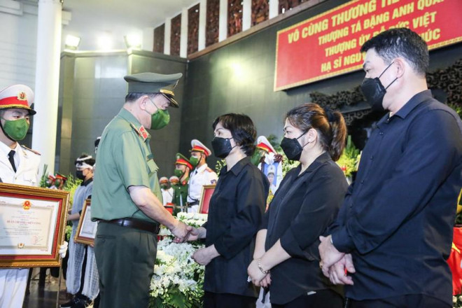 Những dòng trân trọng của Bộ trưởng Tô Lâm trong sổ tang 3 liệt sĩ cảnh sát PCCC - 4