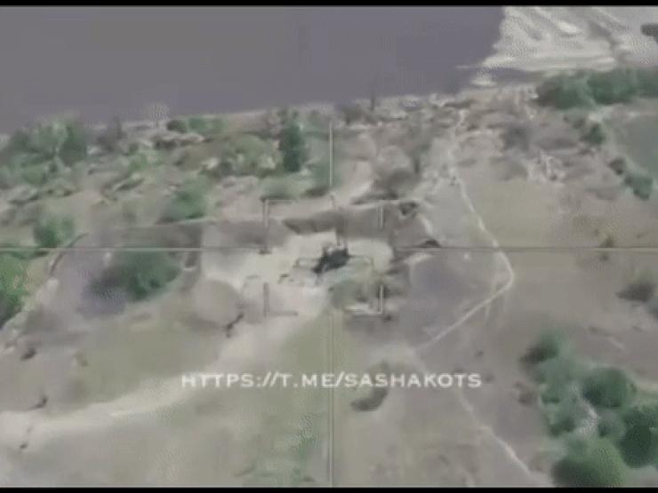 Video: Cận cảnh UAV cảm tử Nga lao thẳng vào trạm tiếp sóng vô tuyến của Ukraine