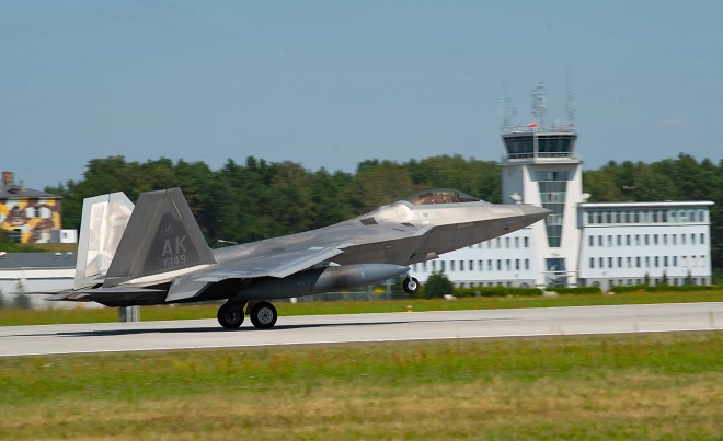 Mỹ đưa số lượng tiêm kích tàng hình F-22 nhiều chưa từng thấy tới Ba Lan - 1
