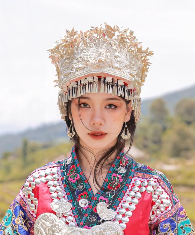 Thiếu nữ Hà Giang &#34;đa di năng&#34; diện trang phục dân tộc H’Mông khiến nhiều người mê mẩn - 1