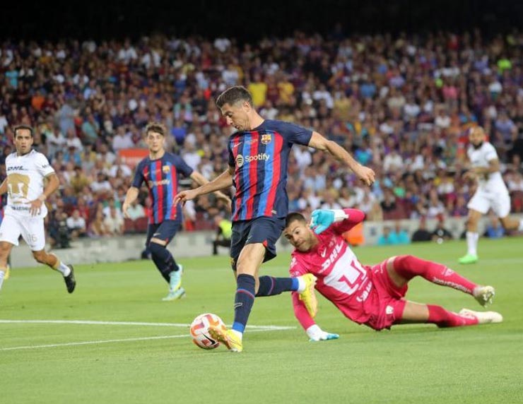 Lewandowski ghi bàn sau 3 phút giúp Barca đoạt cúp, gửi &#34;chiến thư&#34; đến Benzema - 1
