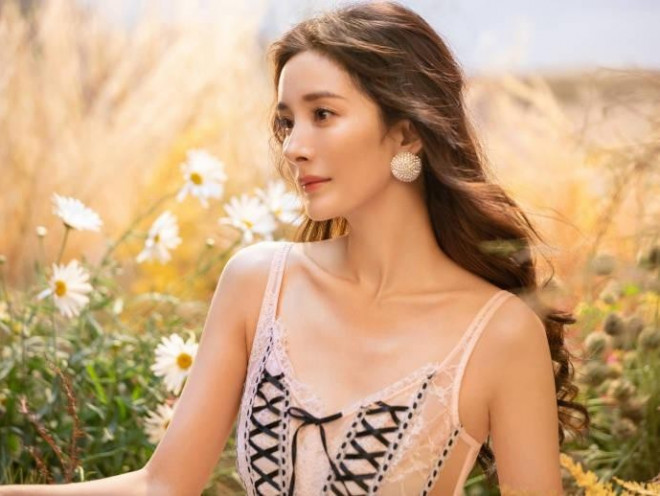 Dương Mịch khoe thềm ngực gợi cảm với nội y, tạo hình cổ trang gây thương nhớ - 4