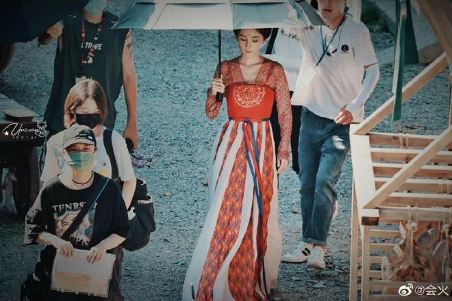 Dương Mịch khoe thềm ngực gợi cảm với nội y, tạo hình cổ trang gây thương nhớ - 9