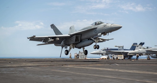 Hải quân Mỹ thu hồi xác tiêm kích F/A-18 ở đáy biển sâu gần 3.000 mét tại Địa Trung Hải - 1