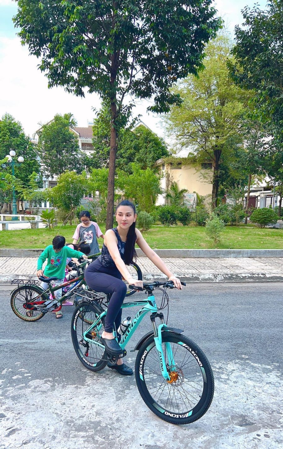 Thu Thuỷ sau 15 năm đi hát vẫn là "mẹ 2 con" nóng bỏng nhất nhì Vibz - 3