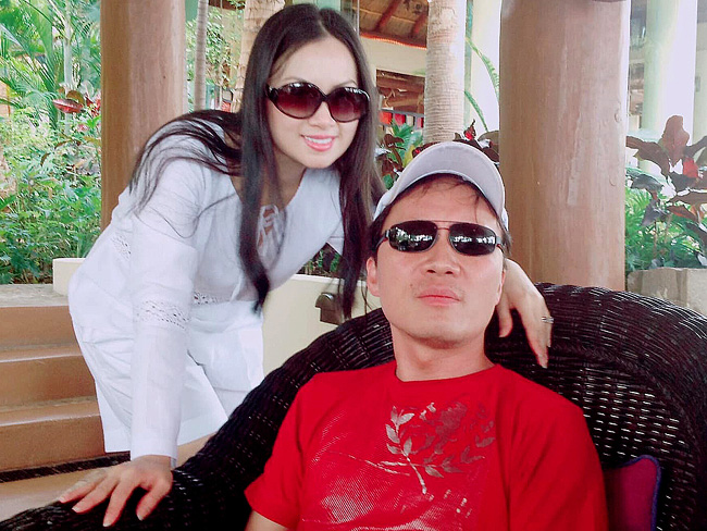 Showbiz Việt có 3 người đẹp trùng tên và được công chúng ngưỡng mộ bởi chuyện tình cảm, hôn nhân viên mãn. Hà Phương nổi tiếng khi là người em gái của ca sĩ Cẩm Ly và kết hôn cùng tỷ phú Chính Chu.
