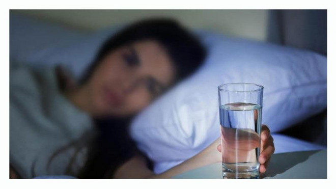 Uống nước trước khi ngủ nên hay không? Đâu mới là thời điểm uống tốt nhất? - 1