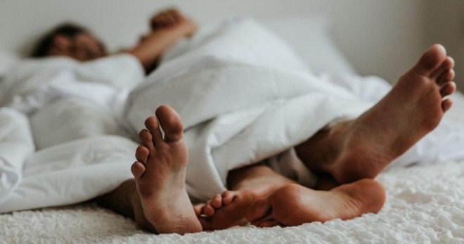 Hẹn bạn gái qua mạng đến khách sạn để "mây mưa", bố chồng tá hoả khi người xuất hiện - 2