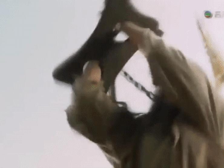 Trận đánh kinh điển trong "Thuỷ hử": Lâm Xung tay đeo gông hạ Hồng giáo đầu bằng một gậy