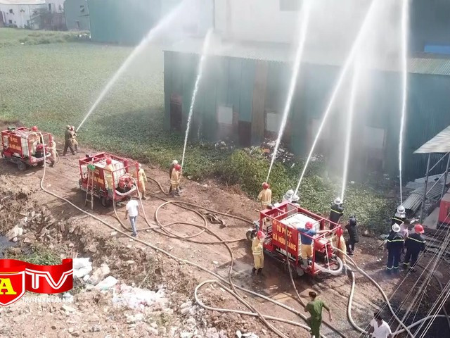 Độc đáo mô hình xe chữa cháy lưu động tại làng nghề Thạch Thất