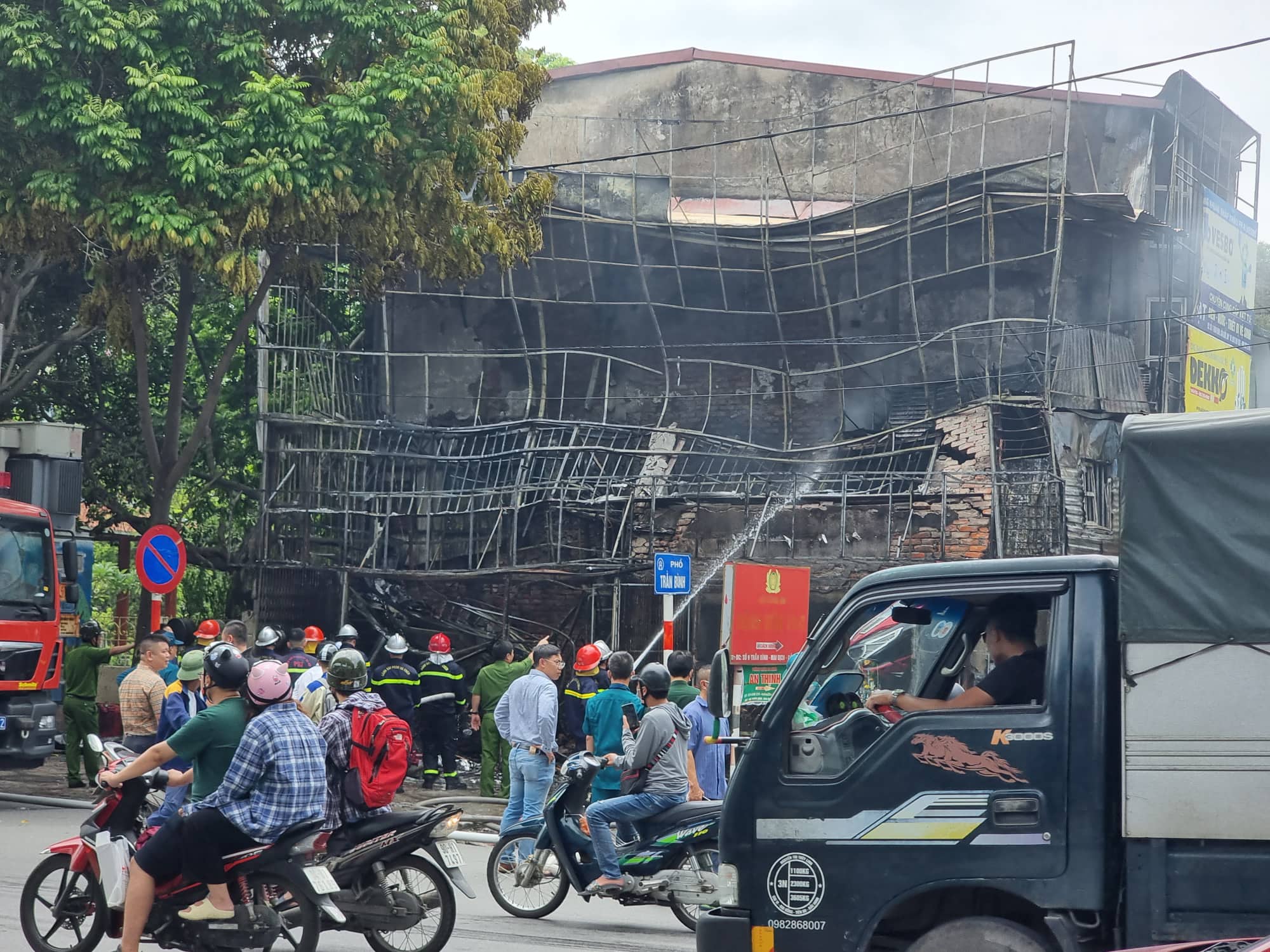 Cháy lớn tại cửa hàng sửa chữa máy tính ở Hà Nội - 6