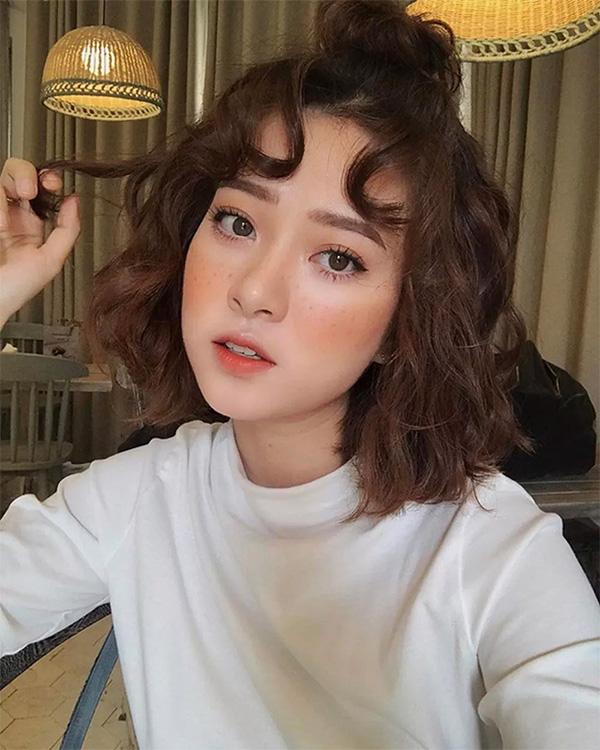 Tóc ngắn xoăn: Top 40 kiểu đẹp, trẻ trung hot nhất hiện nay - 6