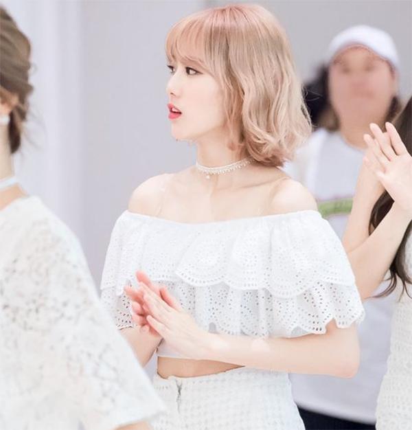 Tóc ngắn xoăn: Top 40 kiểu đẹp, trẻ trung hot nhất hiện nay - 25