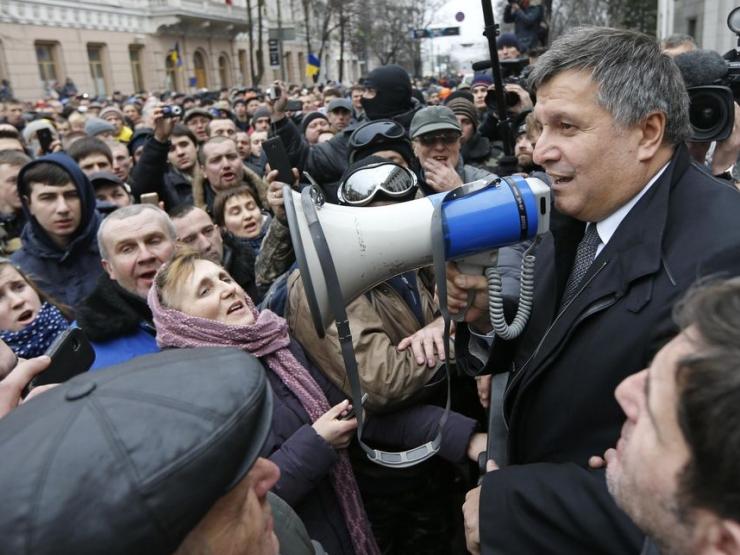 EU bất ngờ trừng phạt cựu Tổng thống Ukraine