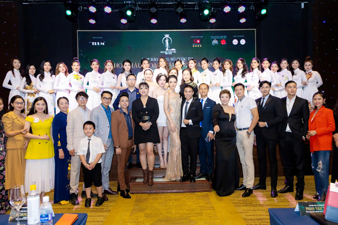 Nghệ nhân Hồ Thanh Hương tham gia lễ ký kết tài trợ và bàn giao vương miện cho cuộc thi &#34;Hoa hậu Hoàn cầu Việt Nam 2022&#34; - 1