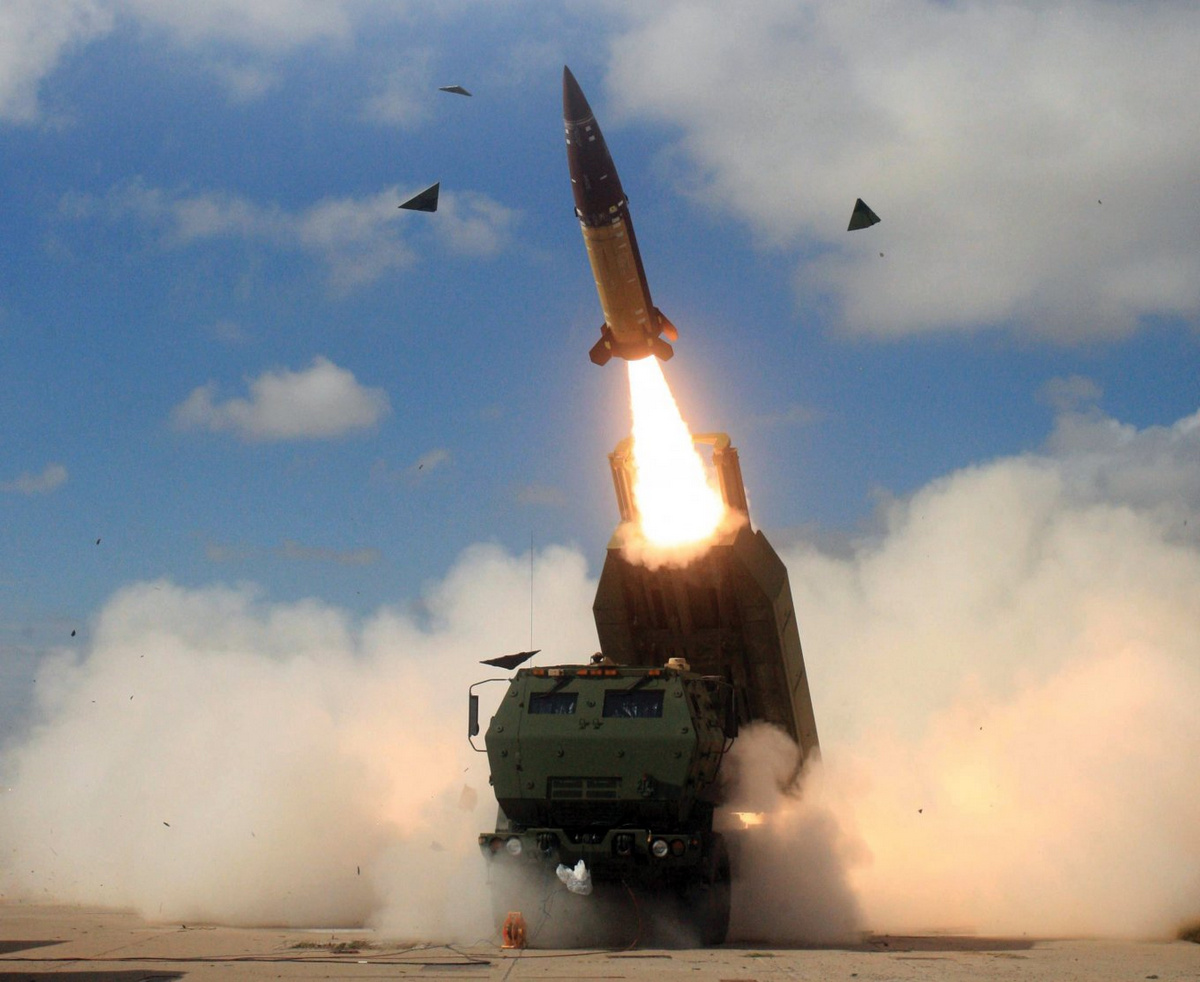 Nghị sĩ Mỹ chia rẽ về việc cung cấp tên lửa đạn đạo dùng cho hệ thống HIMARS ở Ukraine - 1