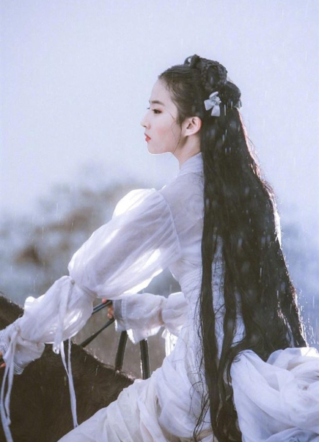 劉亦菲はその美しさゆえに多くの人を魅了し、彼女を守るために 500 人のボディガードが動員された - 13