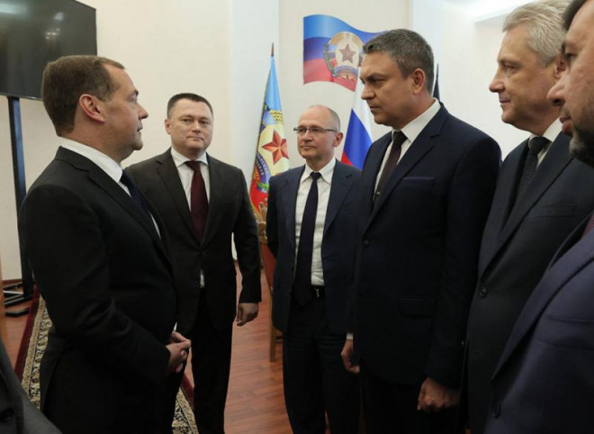 Cựu Tổng thống Nga Medvedev thay mặt ông Putin tới Donbass - 1