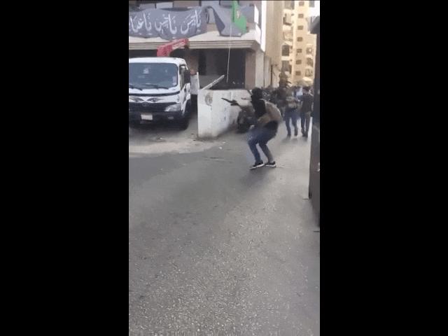Video: Thủ đô Liban biến thành chiến trường, phiến quân xả đạn không ngừng trên phố