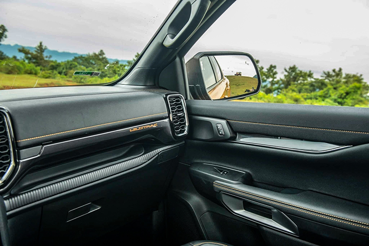Ford Việt Nam công bố giá bán dòng xe Ranger thế hệ mới từ 659 triệu đồng - 13