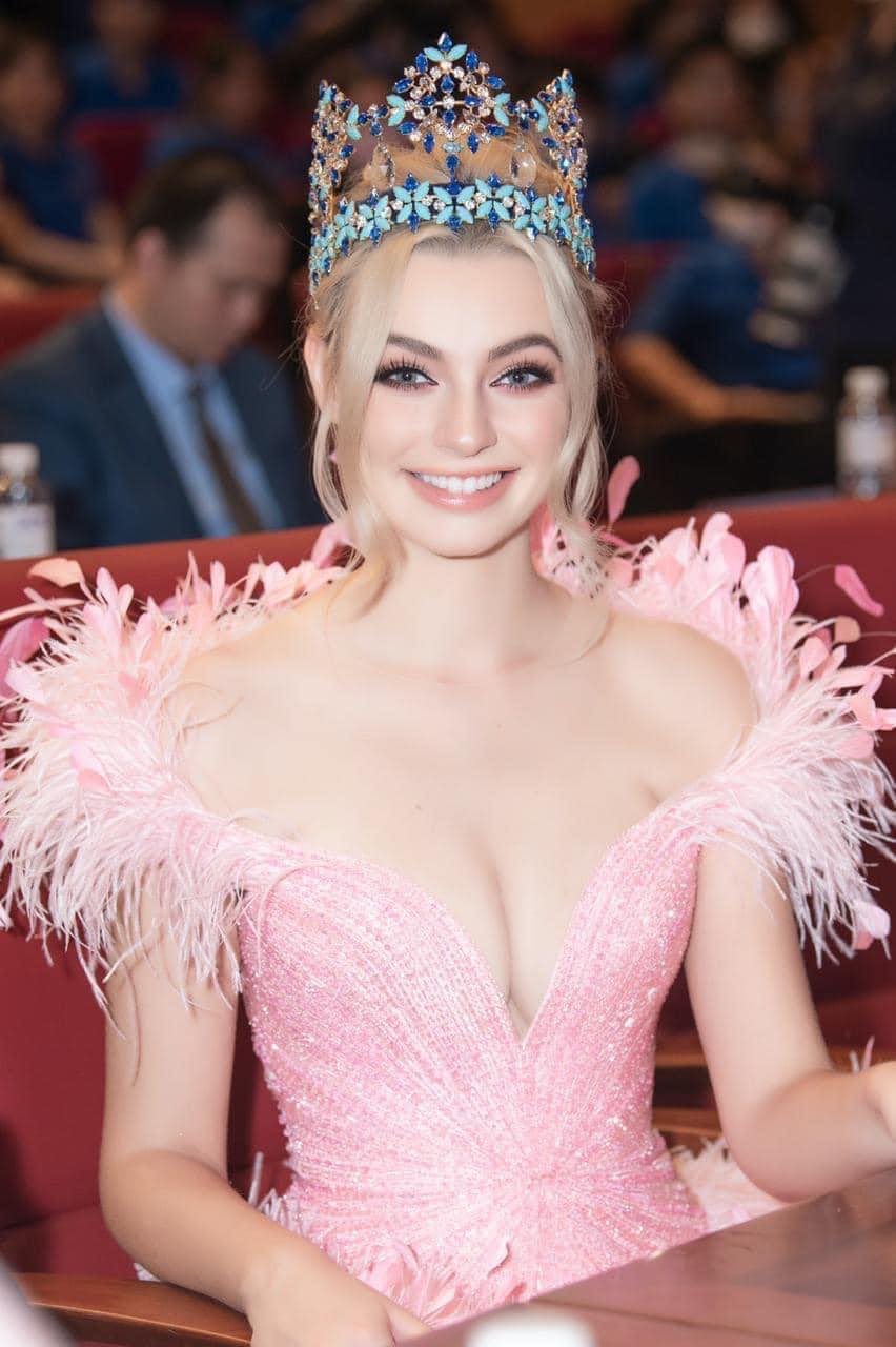 Hoa hậu Thế giới 2021 người Ba Lan xinh như công chúa, khiến triệu fan Việt mê mẩn - 1