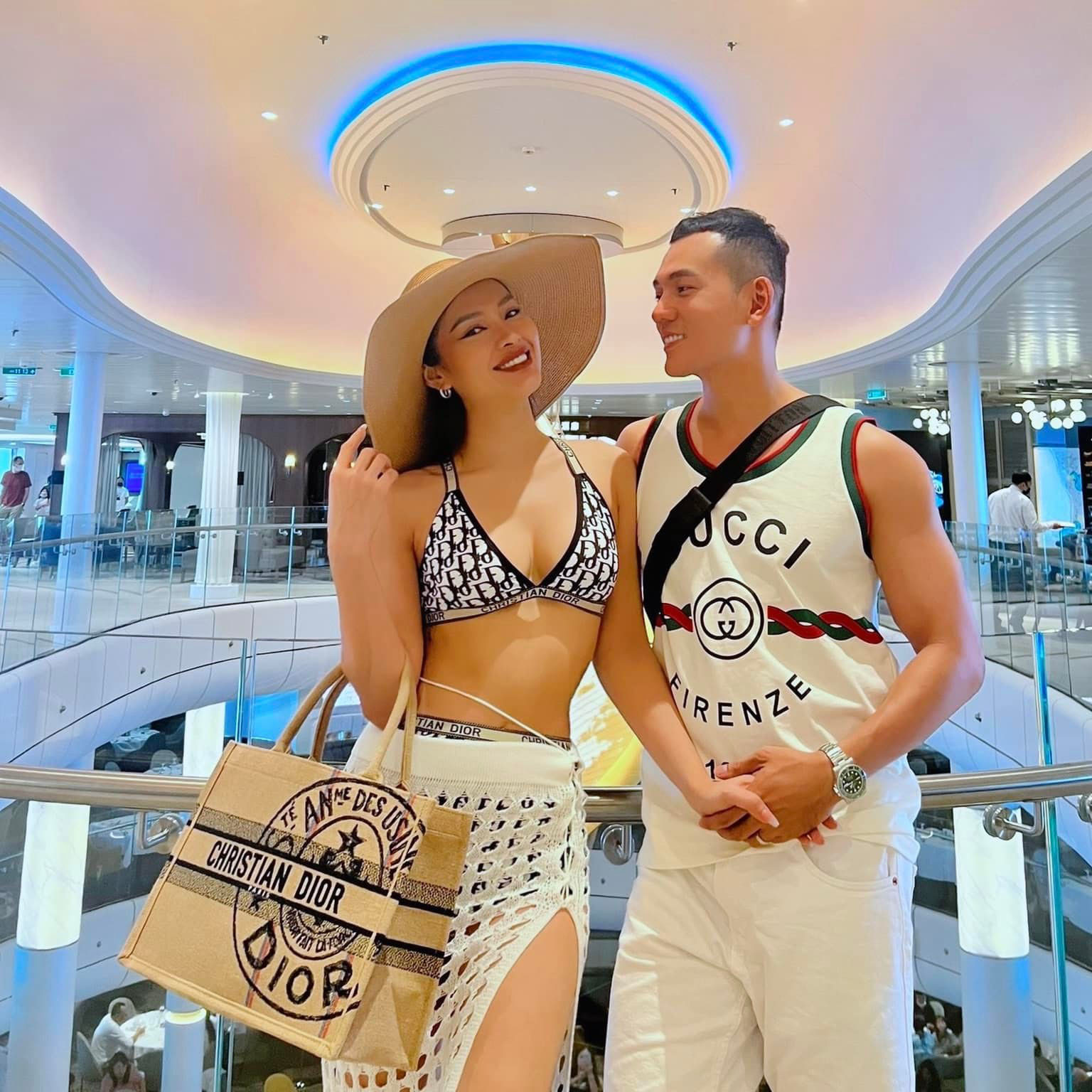 Sự thật việc mỹ nhân An Giang hồn nhiên mặc bikini đi mua sắm tại trung tâm thương mại - 1