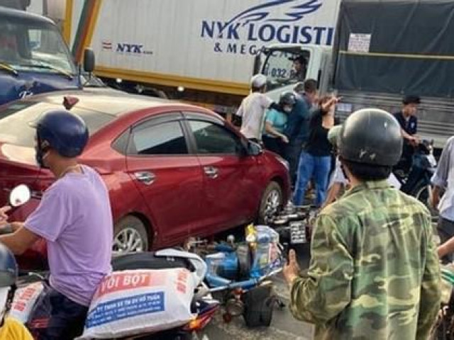 Xe tải tông hàng loạt ôtô, xe máy ở Đồng Nai: Các xe đang dừng chờ qua đường