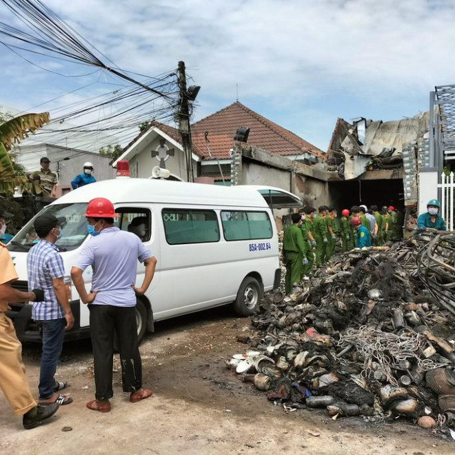 Nóng: Tìm thấy thi thể 3 mẹ con trong vụ cháy ở Ninh Thuận - 1
