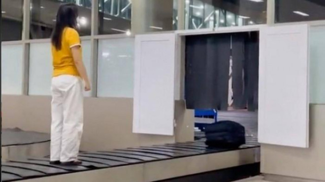 Xác định được danh tính nữ hành khách nhảy lên băng chuyền hành lý sân bay - 1