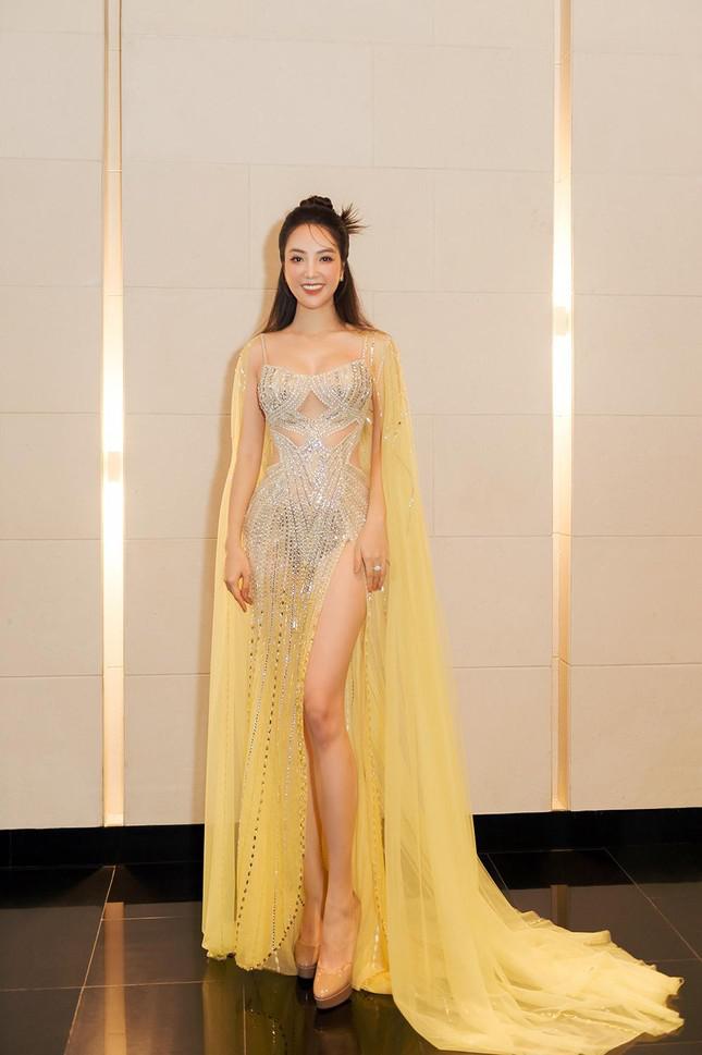 Á hậu Thuỵ Vân &#39;thót tim&#39; vì gặp sự cố trước khi dẫn chung kết Miss World Vietnam 2022 - 1