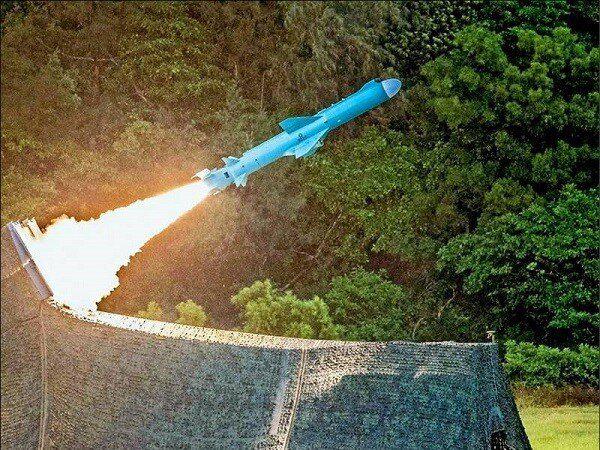 Giữa căng thẳng với Bắc Kinh, Đài Bắc muốn tăng gấp đôi năng suất tên lửa - 1
