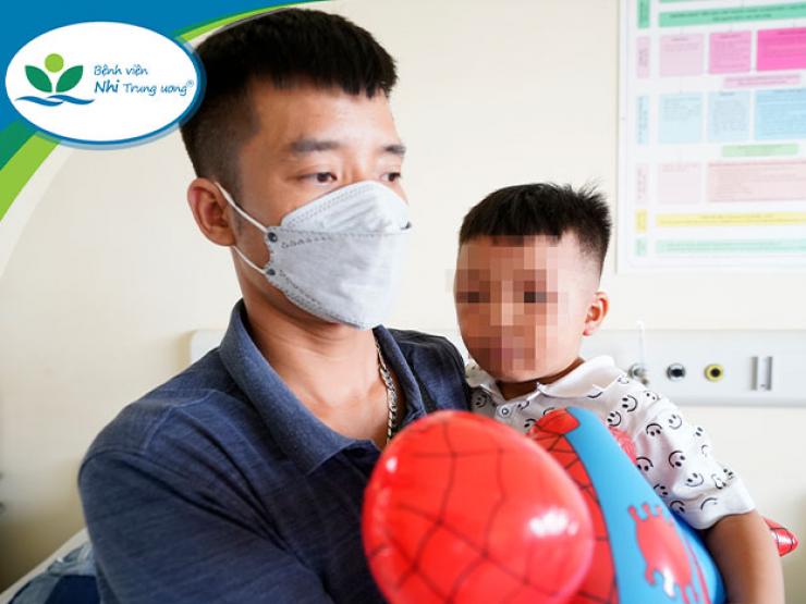 Bệnh viện Nhi Trung ương thông tin cụ thể về sức khỏe bé trai bị nhốt trong tủ đông