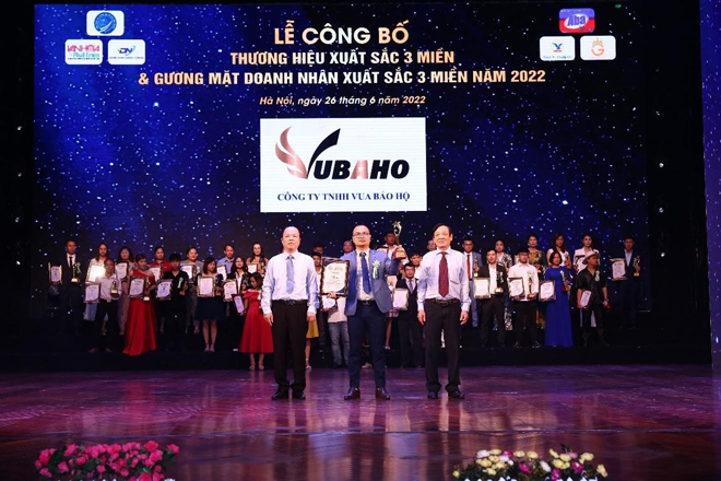 Doanh nhân Hoàng Gia Luận nhận giải "Top 100 Thương hiệu xuất sắc 3 miền năm 2022" - 3