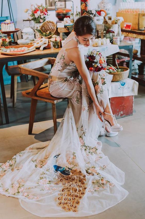 Chiếc váy khiến cô dâu trẻ Trung Quốc nhận nhiều ý kiến trái chiều - 7