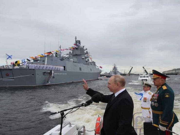 Ngày Hải quân, ông Putin hé lộ thời điểm đưa tên lửa ”bất khả bại” lên tàu chiến