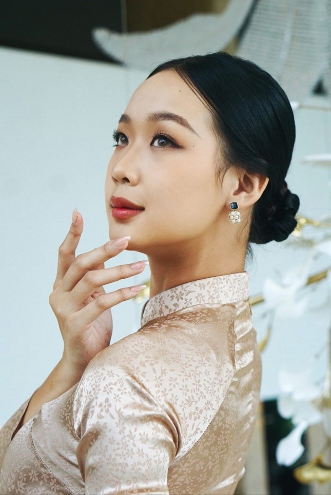 Ảnh &#34;thời trẻ trâu&#34; của Top 3 Miss World Vietnam 2022: Khí chất nổi bật bên bạn học - 9