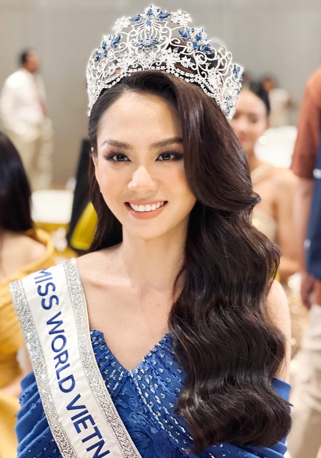 Ảnh &#34;thời trẻ trâu&#34; của Top 3 Miss World Vietnam 2022: Khí chất nổi bật bên bạn học - 4