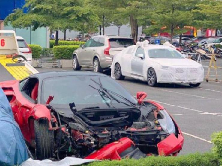 Nóng trong tuần: Diễn biến bất ngờ vụ siêu xe Ferrari bị tai nạn khi đi sửa