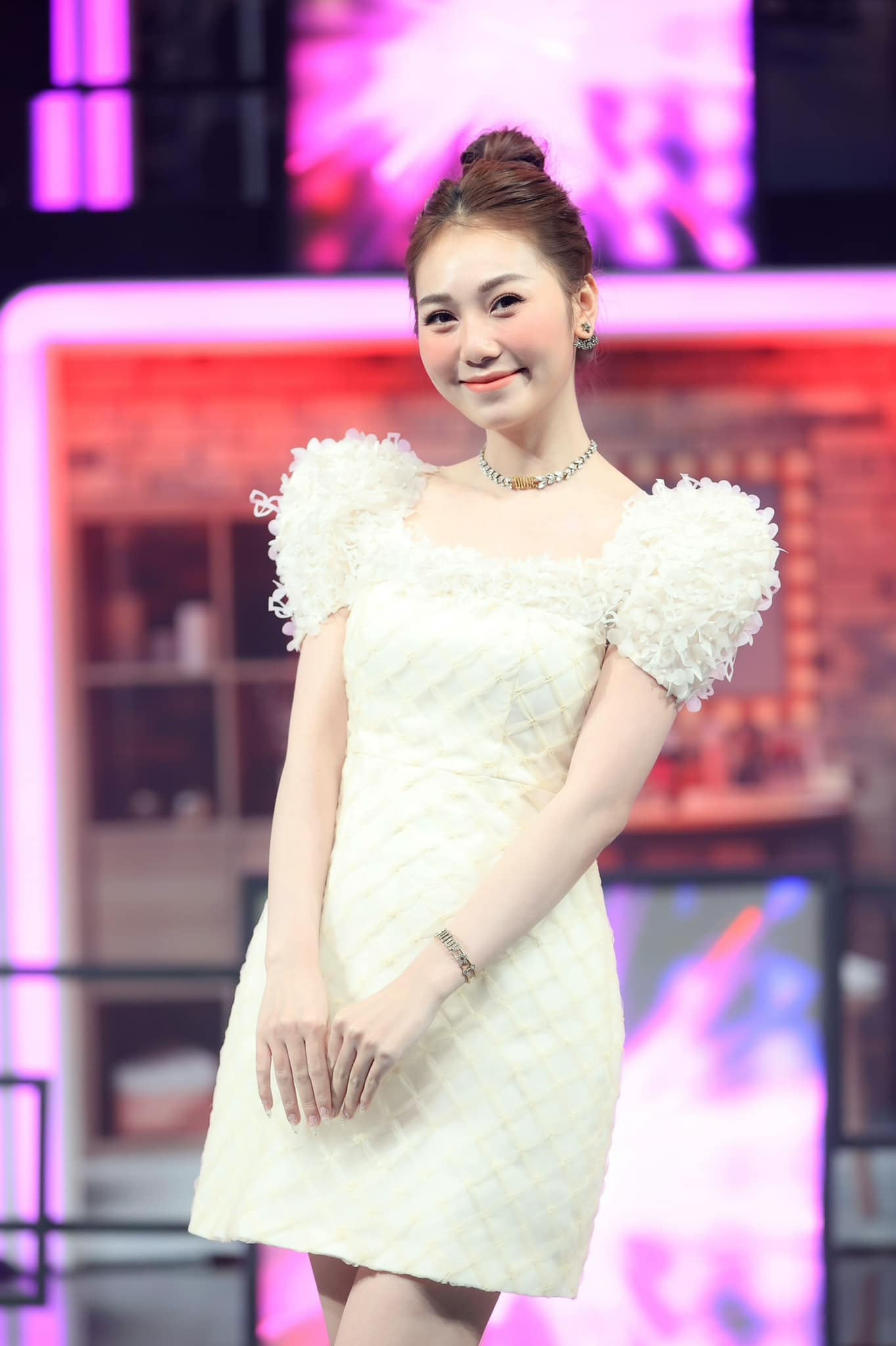 Có khuyết điểm hình thể khó cải thiện nhưng nữ giám đốc Quảng Trị vẫn thi hoa hậu - 5