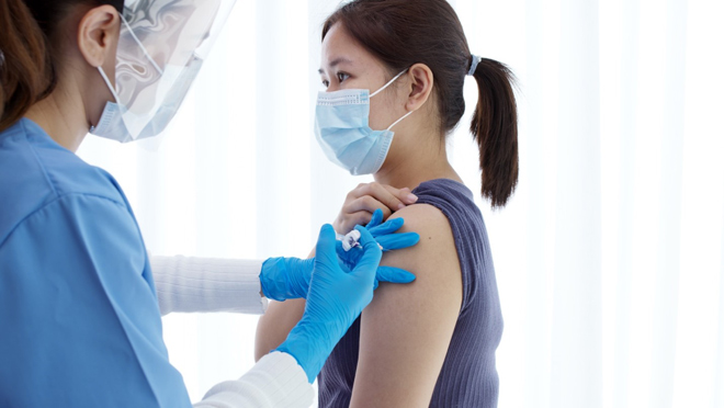 Cách phòng tránh nguy cơ nhiễm cúm mùa cho người có bệnh nền - 1
