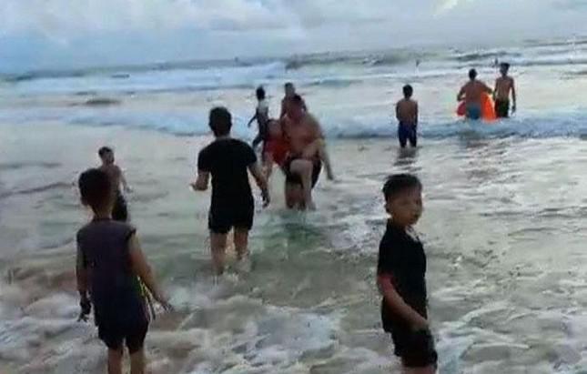 Dũng cảm nhảy xuống biển cứu du khách, một người dân Phú Quốc chết vì kiệt sức - 1