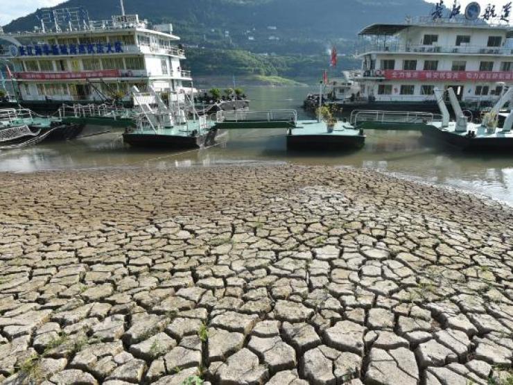 Mực nước sông Dương Tử thấp kỷ lục, TQ gieo mây để tạo mưa nhân tạo