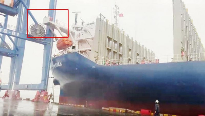 Tàu biển 2,5 vạn tấn đâm vào cầu cảng tại Hải Phòng - 1