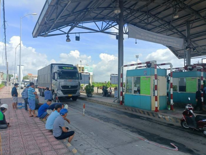 Thái Bình: Trạm BOT Quốc lộ 39B tạm dừng thu phí với người dân địa phương - 1