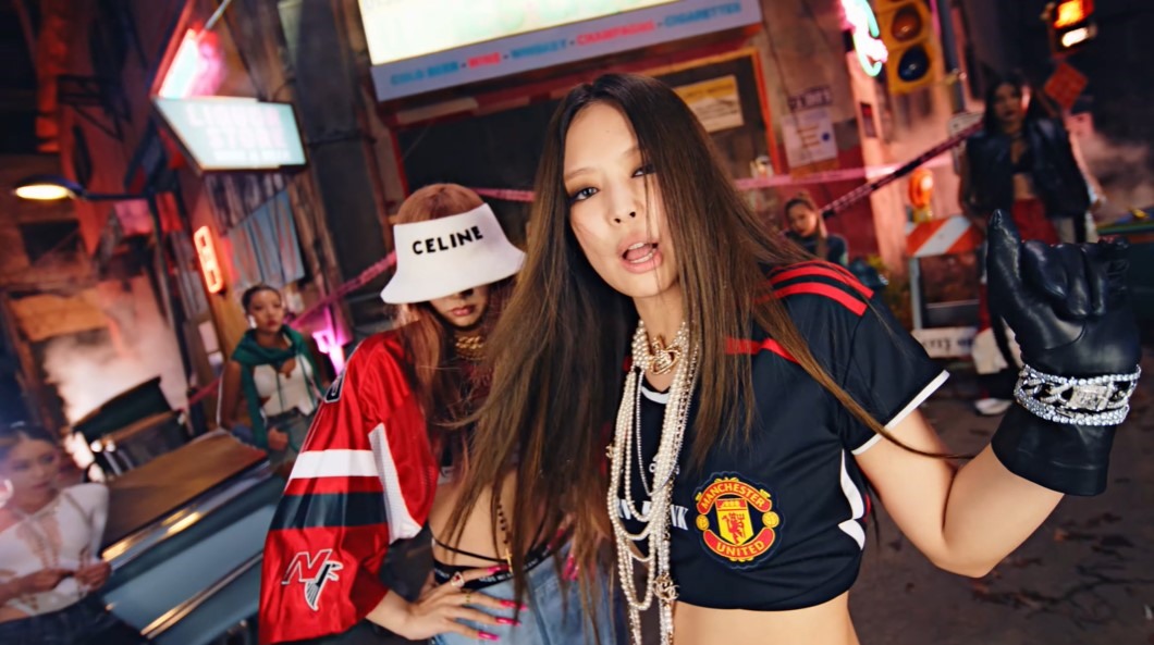 Gái xinh mặc áo Manchester United ở Việt Nam thì là ai?