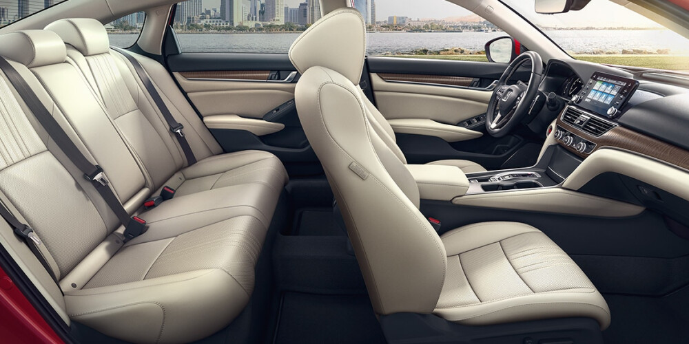 Tầm giá 1,5 tỷ nên chọn Honda Accord hay Mercedes C180 AMG? - 5
