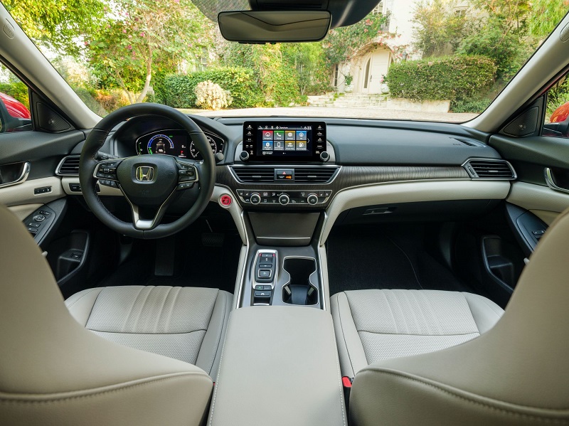 Tầm giá 1,5 tỷ nên chọn Honda Accord hay Mercedes C180 AMG? - 8