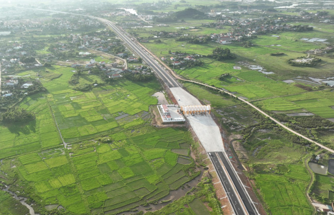 Vì sao cao tốc Hạ Long - Móng Cái dài 176 km hiện chưa có cây xăng, trạm dừng nghỉ? - 1