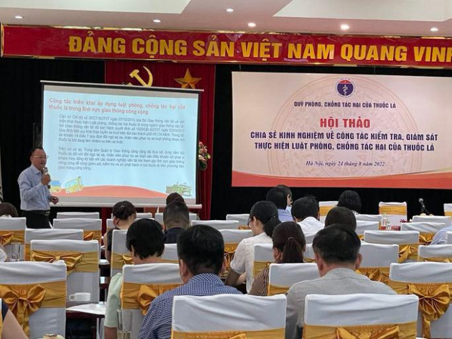 Phạt nguội người vi phạm hút thuốc lá nơi công cộng - 2